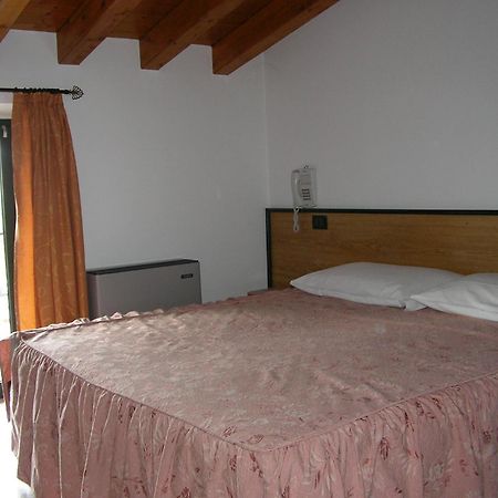Hotel La Pergola Moniga del Garda Buitenkant foto