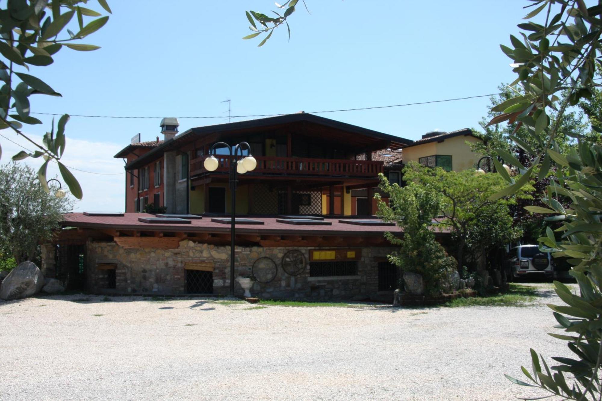 Hotel La Pergola Moniga del Garda Buitenkant foto