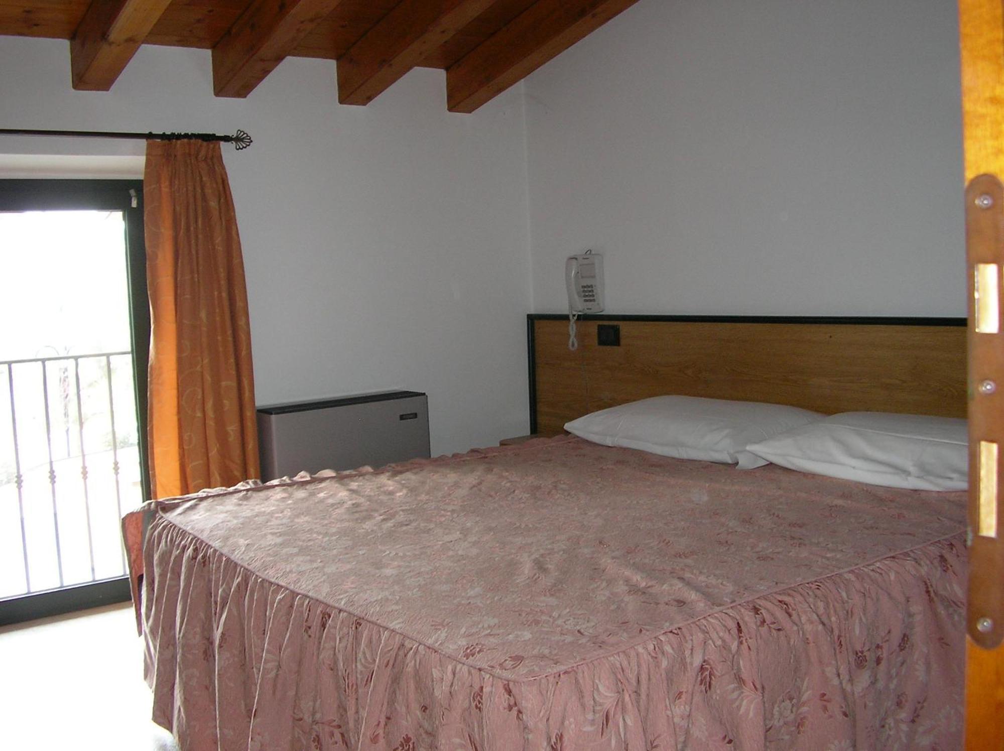 Hotel La Pergola Moniga del Garda Buitenkant foto