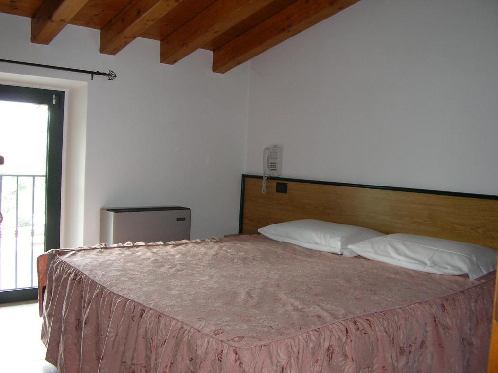 Hotel La Pergola Moniga del Garda Kamer foto