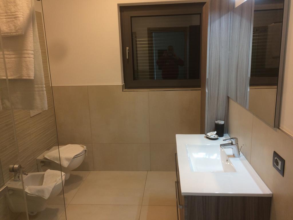 Hotel La Pergola Moniga del Garda Buitenkant foto