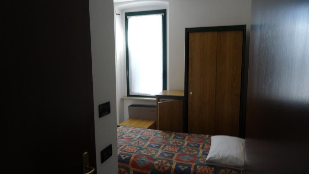 Hotel La Pergola Moniga del Garda Buitenkant foto